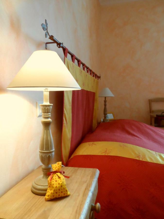 Mas La Cigaliere Bed & Breakfast Venasque Bagian luar foto